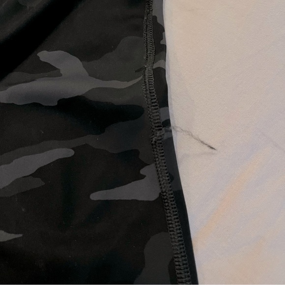 ✨SOLD✨ Athleta Ultimate 7/8 Tight Camo Leggings - Picture 12 of 13